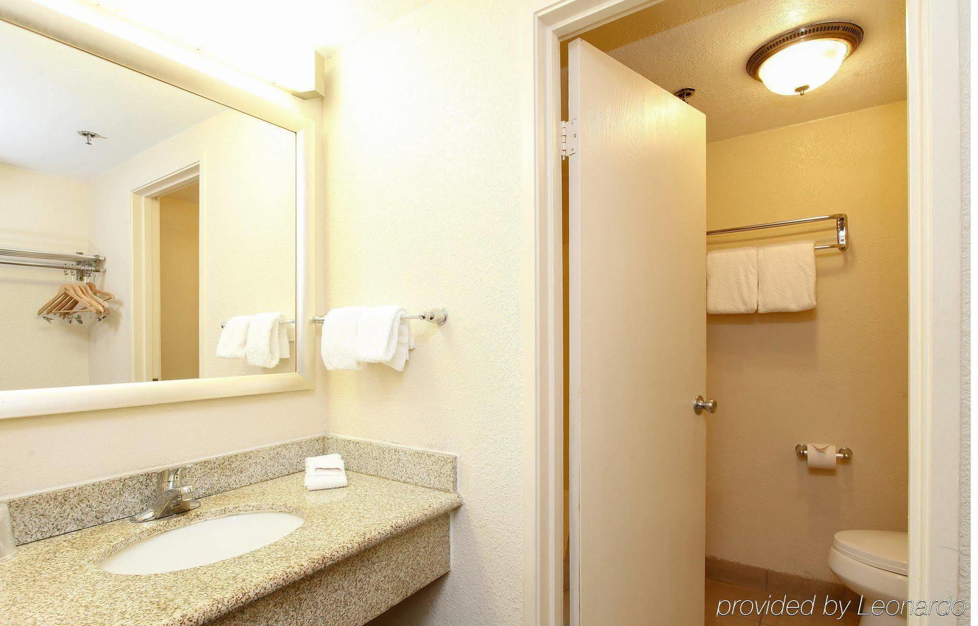 Ontario Airport Executive Inn Экстерьер фото